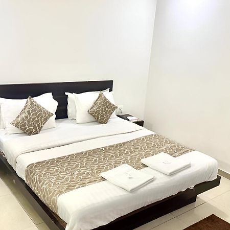 Hotel Dev Palace Ahmedabad Extérieur photo
