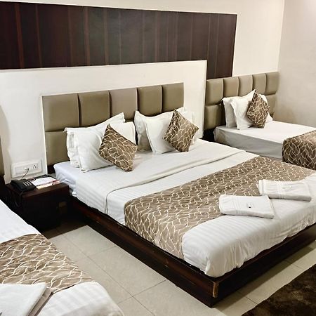 Hotel Dev Palace Ahmedabad Extérieur photo