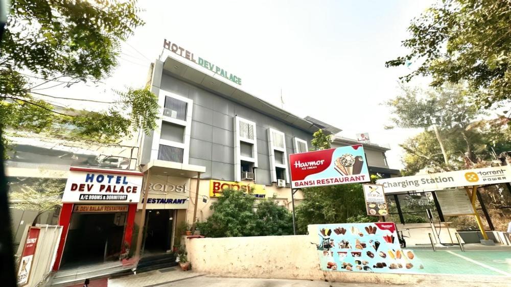 Hotel Dev Palace Ahmedabad Extérieur photo