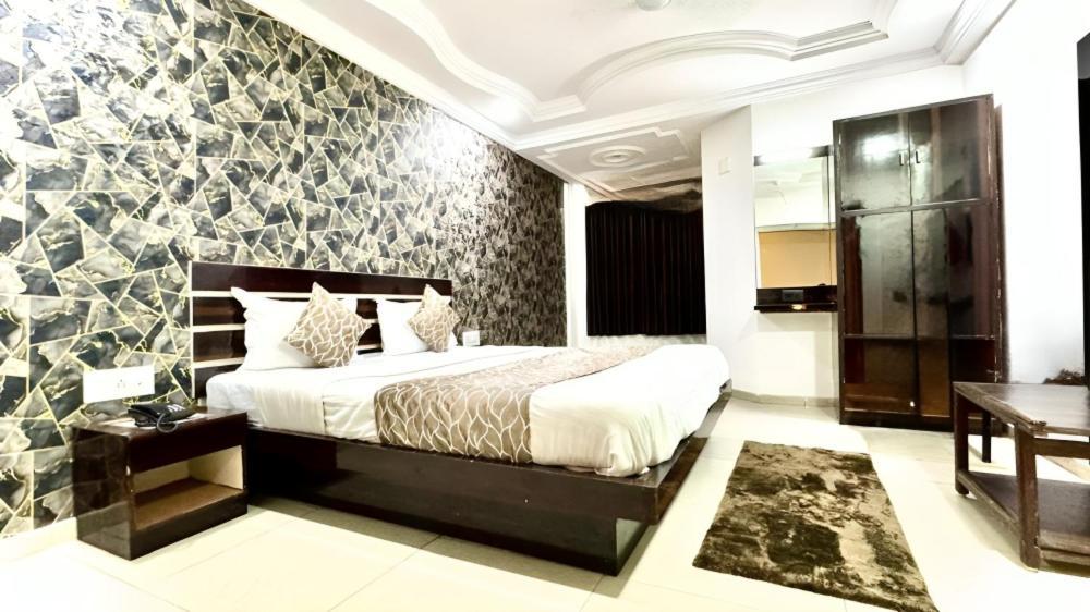 Hotel Dev Palace Ahmedabad Extérieur photo