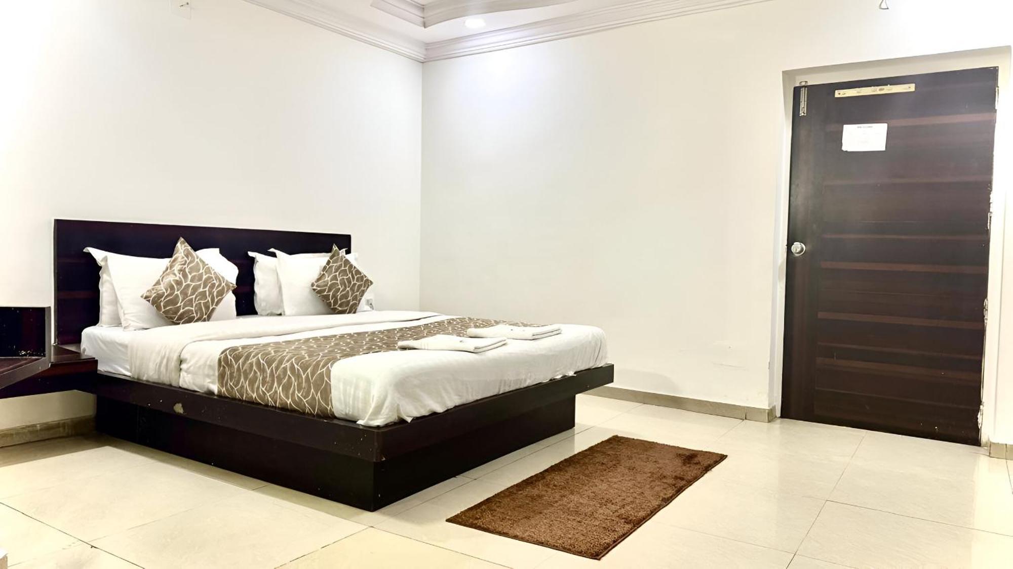 Hotel Dev Palace Ahmedabad Extérieur photo