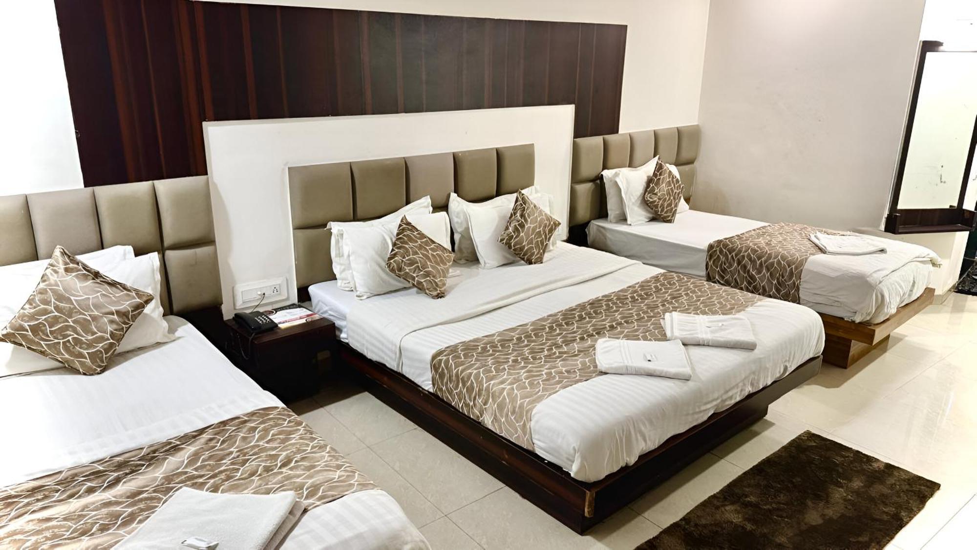 Hotel Dev Palace Ahmedabad Extérieur photo