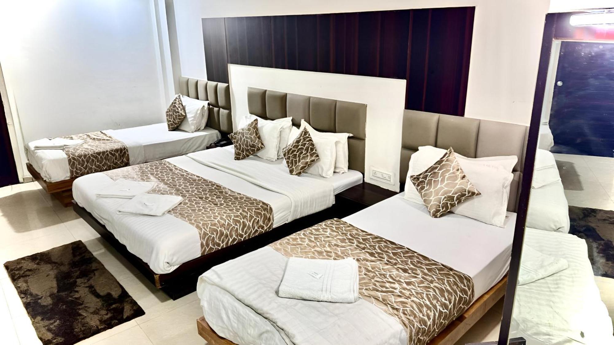 Hotel Dev Palace Ahmedabad Extérieur photo