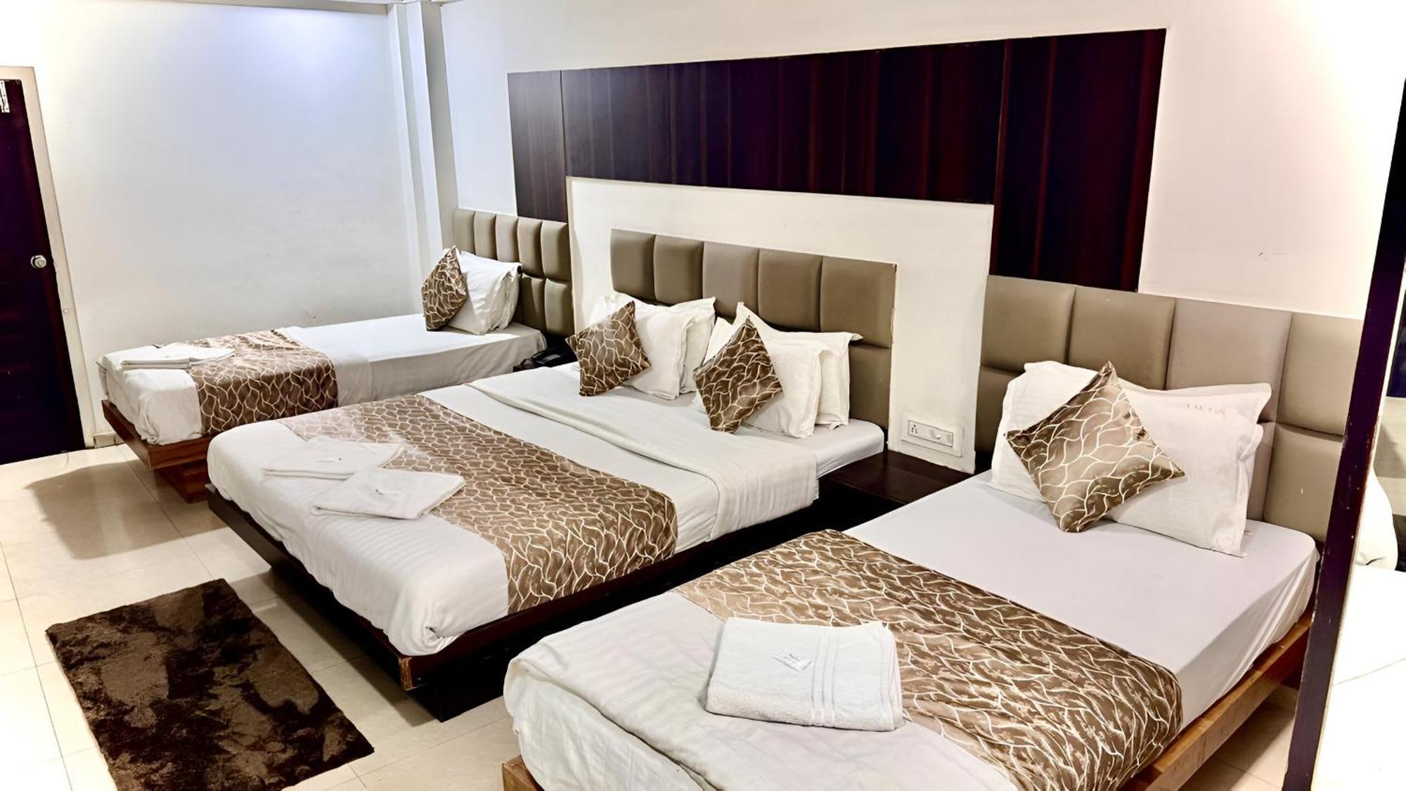 Hotel Dev Palace Ahmedabad Extérieur photo